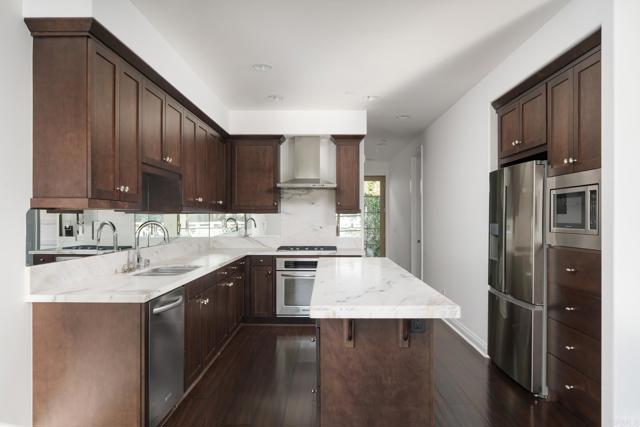 Detail Gallery Image 11 of 36 For 611 Stratford Ct, Del Mar,  CA 92014 - 2 Beds | 3/1 Baths