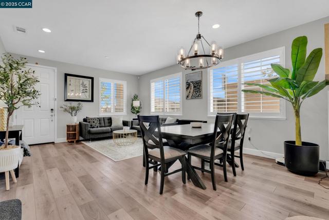 499 Yarrow Dr, Fairfield CA: https://media.crmls.org/mediaz/34c1c3ed-b9db-4fee-a276-2c63584287d0.jpg