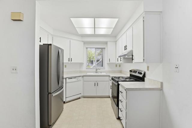 414 Shadowgraph Drive, San Jose CA: https://media.crmls.org/mediaz/34c1e8ee-6b34-46de-b0ce-fa6f06b71114.jpg