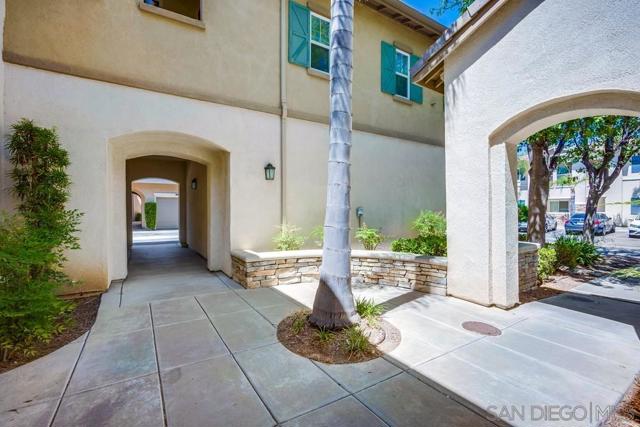 26374 Arboretum Way, Murrieta CA: https://media.crmls.org/mediaz/34c21162-c428-414c-8889-0df675a0d40f.jpg