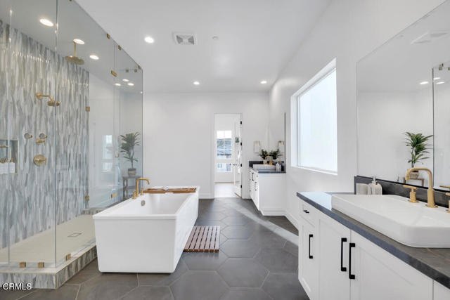 Detail Gallery Image 27 of 61 For 11944 N Red Hawk Ln, Porter Ranch,  CA 91326 - 5 Beds | 5 Baths