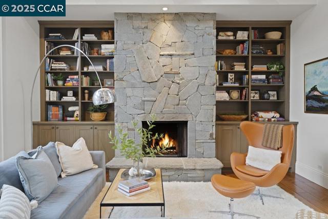 15 Cascade Ln, Orinda CA: https://media.crmls.org/mediaz/34c2658d-ccfd-4559-ba61-67bdedeee0c3.jpg