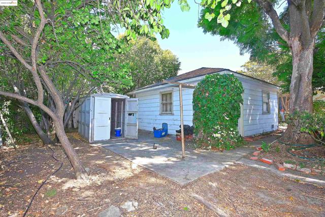 2343 Almond Ave, Concord CA: https://media.crmls.org/mediaz/34c280c2-e0ca-49aa-a848-9f74641cc019.jpg