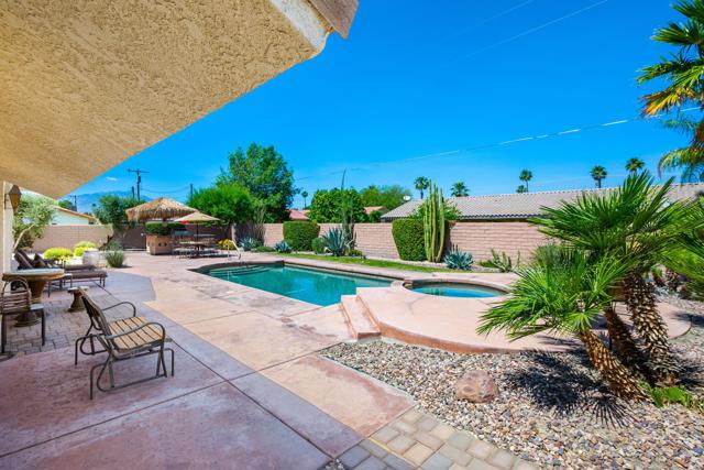 Image 25 of 47 For 78820 Runaway Bay Drive