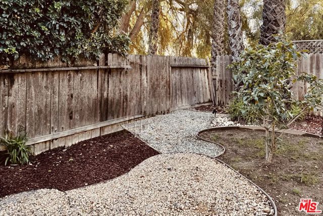 2749 Amber Wood Place, Thousand Oaks CA: https://media.crmls.org/mediaz/34c38ebb-f901-4dc9-a0d3-38d72d390647.jpg