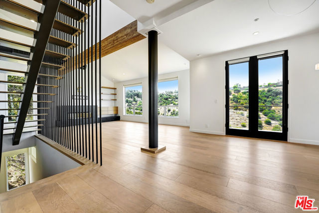 3761 Glenridge Drive, Sherman Oaks CA: https://media.crmls.org/mediaz/34c3bf29-e7ac-429f-867f-7a46c89d3bd5.jpg