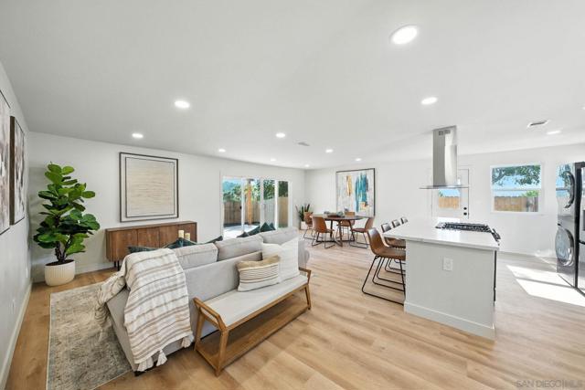 10183 Madrid Way, Spring Valley CA: https://media.crmls.org/mediaz/34c4580a-352d-485a-9b95-1206bbffa47c.jpg