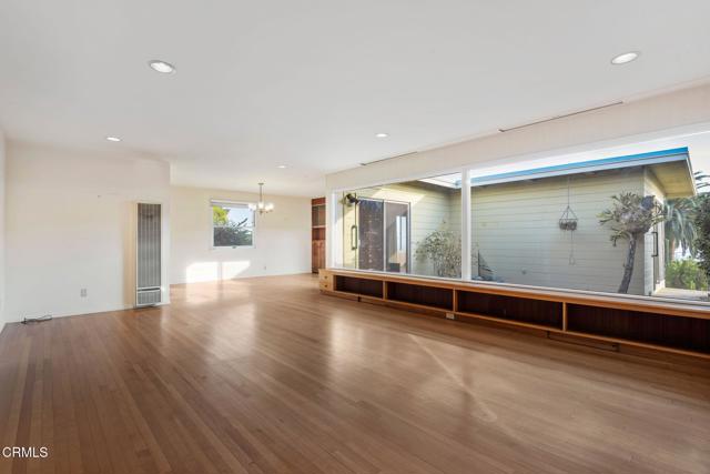 Detail Gallery Image 7 of 59 For 329 Mariposa Dr, Ventura,  CA 93001 - 4 Beds | 3 Baths