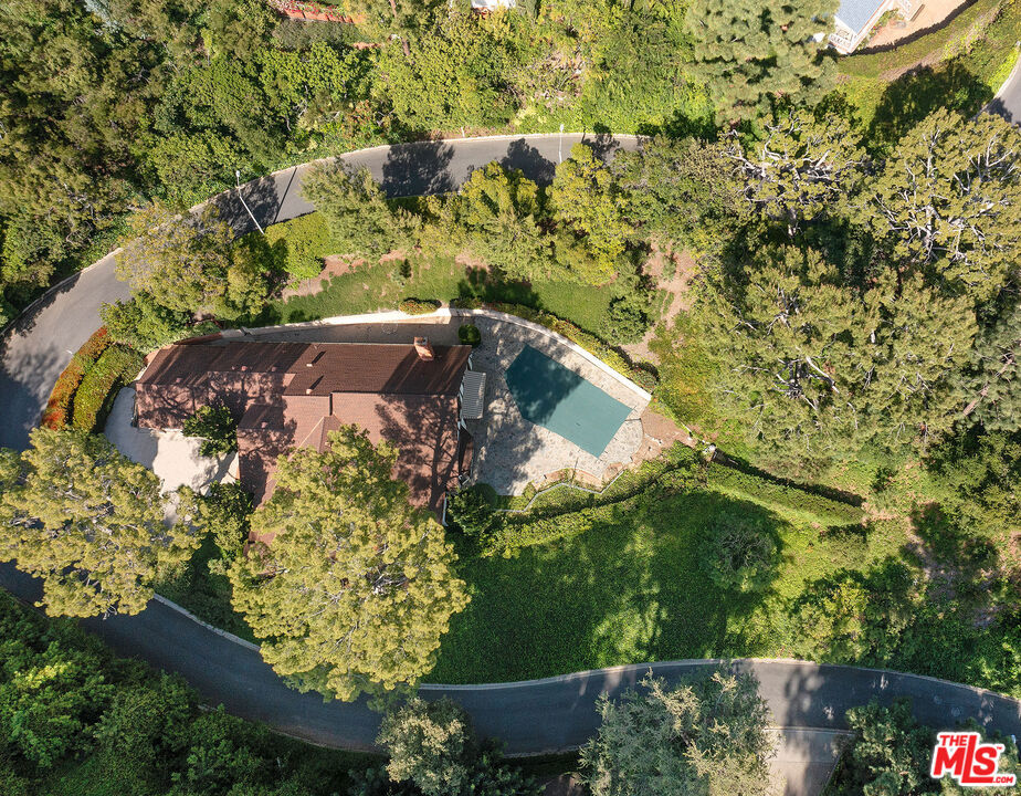 Prime development opportunity. Over 1/2 acre, North of Sunset - prestigious Estate section. Rare offering on Calle Vista - one of the best streets in Beverly Hills. May be sold together with 1118 Calle Vista.