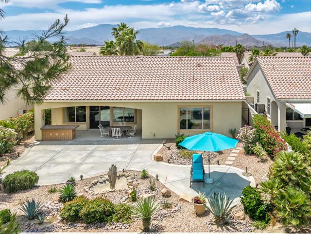 80086 Camino Santa Elise, Indio CA: https://media.crmls.org/mediaz/34c4c814-1852-480c-bc17-91f984f10150.jpg
