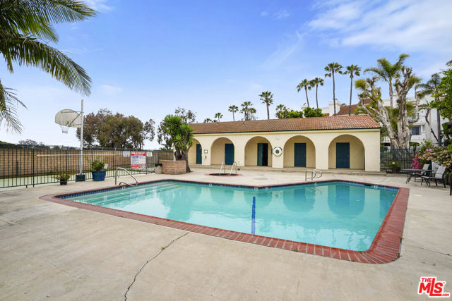 6472 Cavalleri Road, Malibu CA: https://media.crmls.org/mediaz/34c513ad-2532-4c13-a6e9-08c27b392aac.jpg