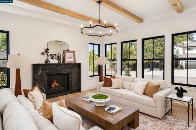238 Cameo Dr, Danville CA: https://media.crmls.org/mediaz/34c5225f-3a06-49b9-919d-b103cebe9f5c.jpg