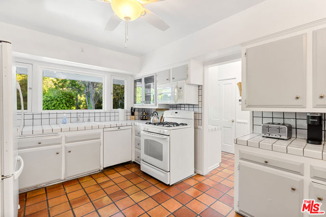 Image 9 of 28 For 672 Walther Way