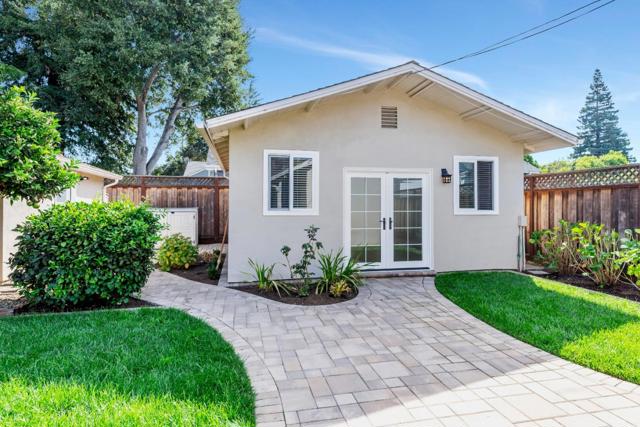 560 6th Avenue, Menlo Park CA: https://media.crmls.org/mediaz/34c55905-67df-422e-994f-8423b3ee3795.jpg