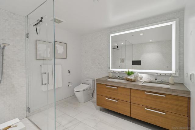 888 W E St, San Diego CA: https://media.crmls.org/mediaz/34c55d08-014e-41c0-bb28-9b5ff33e124d.jpg