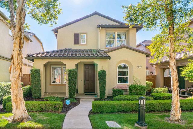 215 W Santa Cruz Way, Mountain House CA: https://media.crmls.org/mediaz/34c58e4f-b666-417a-b36e-1e25a30f7418.jpg