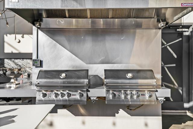 1050 Island Ave, San Diego CA: https://media.crmls.org/mediaz/34c5b457-5087-45eb-9281-f1b41abf9546.jpg