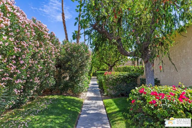 200 E Racquet Club Road #8, Palm Springs, CA 92262