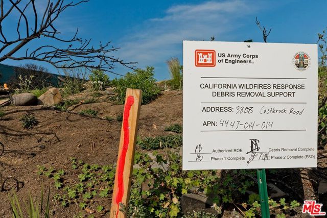 3808 Castlerock Road, Malibu CA: https://media.crmls.org/mediaz/34c6a01a-5e57-4c1e-8ea4-27a86d3f3127.jpg