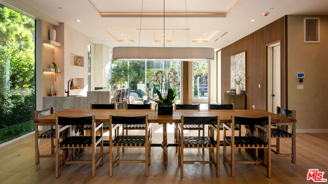 615 23rd Street, Santa Monica CA: https://media.crmls.org/mediaz/34c6bc2b-4076-41ee-a5b3-79df43e7e536.jpg