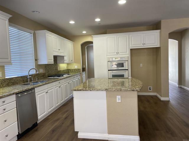 Detail Gallery Image 11 of 39 For 3709 Lake Park Road, Fallbrook,  CA 92028 - 3 Beds | 2/1 Baths