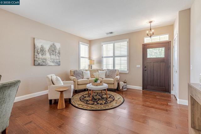 631 Baldwin Drive, Brentwood CA: https://media.crmls.org/mediaz/34c6e334-d382-4ed7-babb-1909acb561c4.jpg