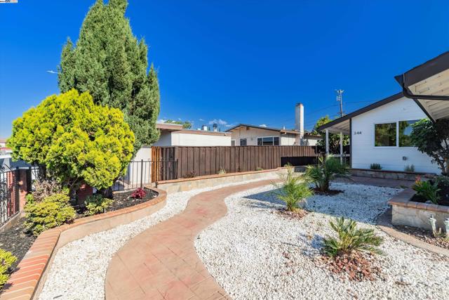 Image 3 of 49 For 344 Silvertip Ct