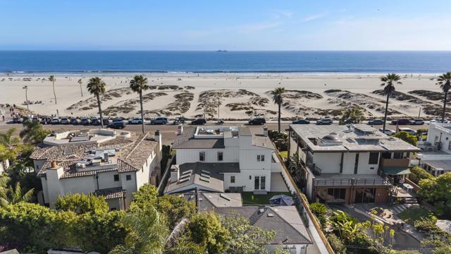 1059 Ocean Blvd, Coronado CA: https://media.crmls.org/mediaz/34c741bf-fabb-4056-98e6-0a2d8eb91e1b.jpg