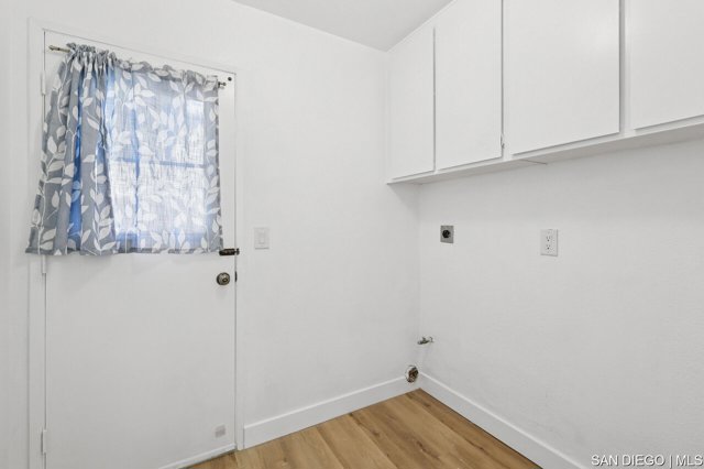 7270 Rondel CT, San Diego CA: https://media.crmls.org/mediaz/34c7b3d1-c9b5-4511-a3eb-a7969ff97e1c.jpg