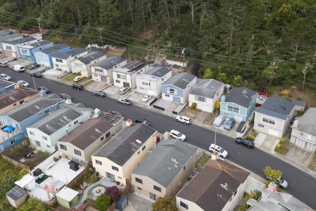 16 Canterbury Avenue, Daly City CA: https://media.crmls.org/mediaz/34c7dfe2-aa63-4763-97d9-91c7ceacbfaf.jpg