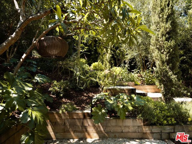 1452 Westerly Terrace, Los Angeles CA: https://media.crmls.org/mediaz/34c83893-86e6-4158-b46c-ec6efb33265e.jpg
