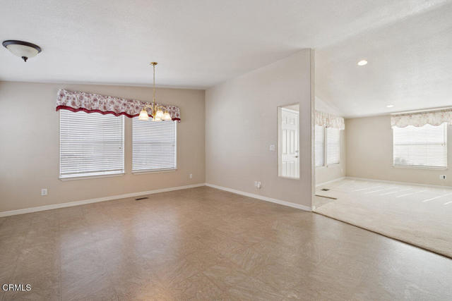 Detail Gallery Image 12 of 45 For 139 Dickens Cir #139,  Ventura,  CA 93003 - 3 Beds | 2 Baths
