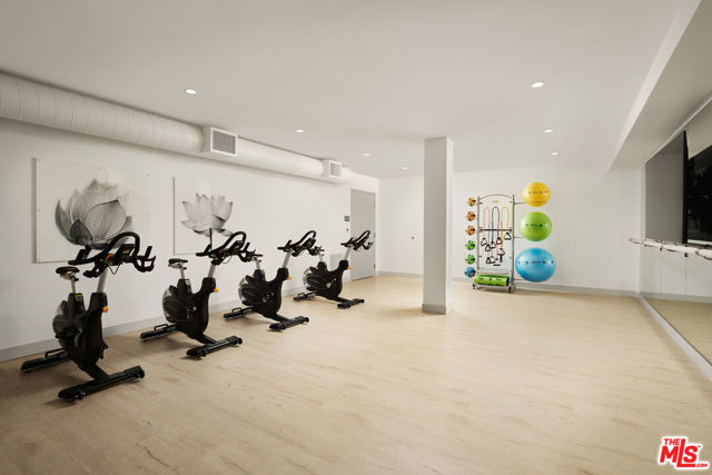 299 E Thousand Oaks Boulevard, Thousand Oaks CA: https://media.crmls.org/mediaz/34ca473e-51ed-43c9-b307-93716ce295ee.jpg