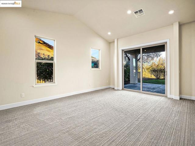 1816 Stone House LN, Lincoln CA: https://media.crmls.org/mediaz/34cafd94-7e8f-4bf4-8932-457f4436b3be.jpg