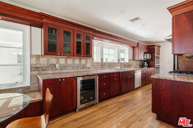 4649 Cartwright Avenue photo 8