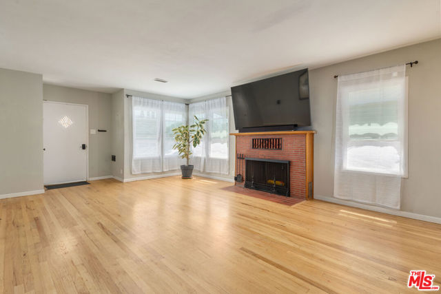 1633 Hickory Avenue, Torrance CA: https://media.crmls.org/mediaz/34cb197e-2c0e-42e3-8dbb-f378181637c1.jpg