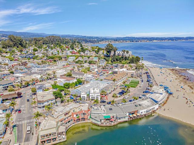 5080 Garnet Street, Capitola CA: https://media.crmls.org/mediaz/34cb4aa9-3ae8-4e2e-818b-8b36c5448782.jpg