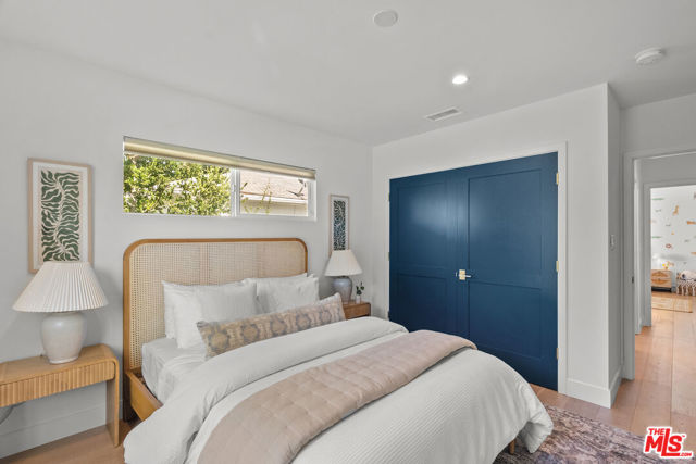 16820 Mccormick Street, Encino CA: https://media.crmls.org/mediaz/34cb5c17-aa8d-42e7-b693-ca5b9a265c36.jpg