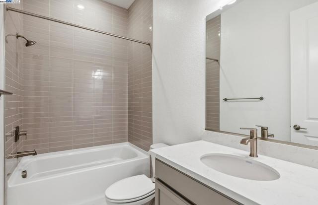 1137 Bradbury Dr, Discovery Bay CA: https://media.crmls.org/mediaz/34ccaf03-2770-4696-bc15-d4899268395d.jpg