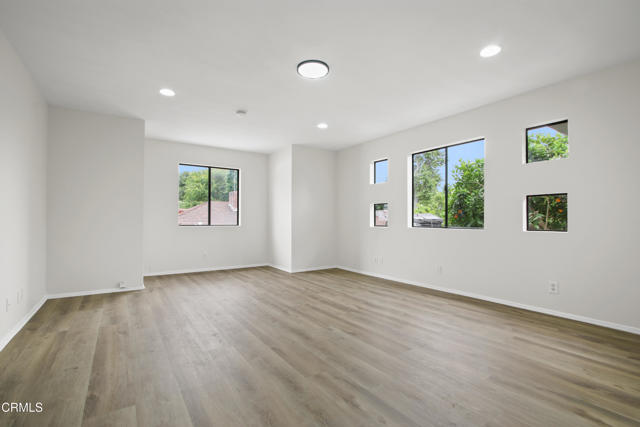 5131 Greenbush Avenue, Sherman Oaks CA: https://media.crmls.org/mediaz/34ccb002-3716-4c71-9616-5979fa95a62e.jpg