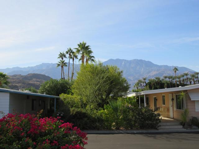 191 Figuaro Drive, Palm Springs CA: https://media.crmls.org/mediaz/34ccd4f2-344a-4e88-b8d0-1f94c3ad7359.jpg