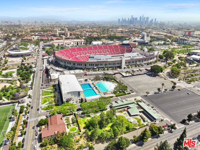 851 W 41st Drive, Los Angeles CA: https://media.crmls.org/mediaz/34cdd016-a13d-42a3-8323-0f0ebb8b2ad8.jpg