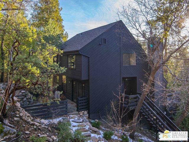 25150 Cougar Road, Idyllwild CA: https://media.crmls.org/mediaz/34cea2ba-69de-488e-80f8-367389855da5.jpg