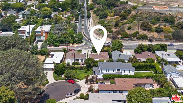 2376 Dewey Street, Santa Monica CA: https://media.crmls.org/mediaz/34ceadfb-6d66-4d48-a634-45654c47d667.jpg