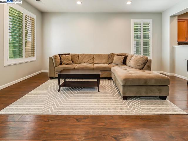 1178 Tropicana Ln, Brentwood CA: https://media.crmls.org/mediaz/34cf6ff5-2416-4049-a9f7-eb6523d43632.jpg