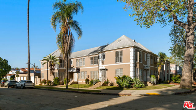 4196 5th Avenue, Los Angeles CA: https://media.crmls.org/mediaz/34cfbf89-85c9-4dea-a5d6-0bded92820b7.jpg