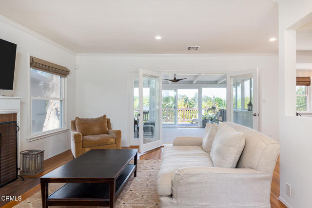 196 Malcolm Drive Drive, Pasadena CA: https://media.crmls.org/mediaz/34d00311-3369-4044-a234-5fd0f0ae50ed.jpg