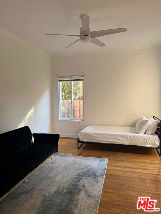5112 Edgewood Place, Los Angeles CA: https://media.crmls.org/mediaz/34d00982-04ac-471f-8e2f-e45eb98af850.jpg