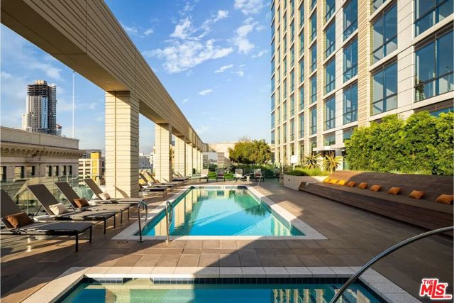 400 S Broadway, Los Angeles CA: https://media.crmls.org/mediaz/34d012b1-743a-4888-b609-c763e4d33ec5.jpg