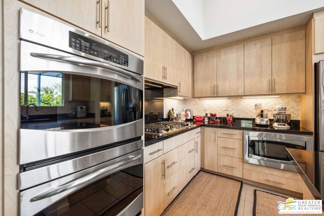 702 Axis Way, Palm Springs CA: https://media.crmls.org/mediaz/34d08be7-5d93-4800-8093-d03a2ce9e819.jpg